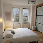 Spacious 3 Bedroom Apartment In Maida Vale