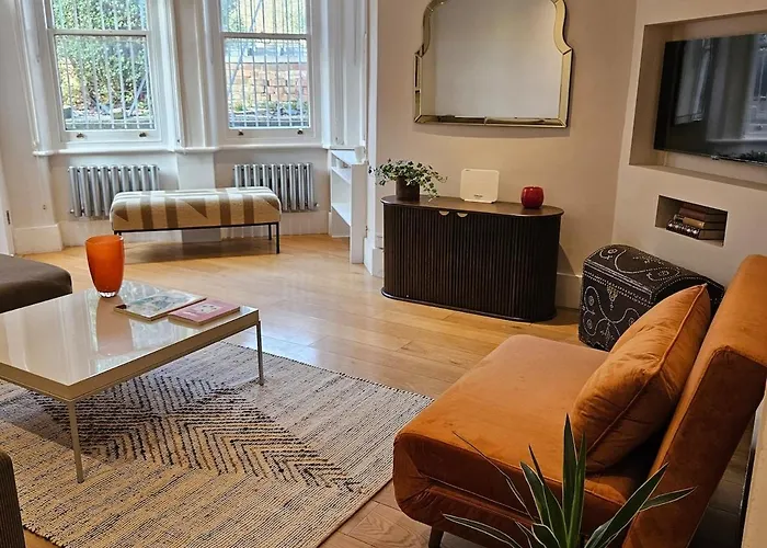 Spacious 3 Bedroom Apartment In Maida Vale