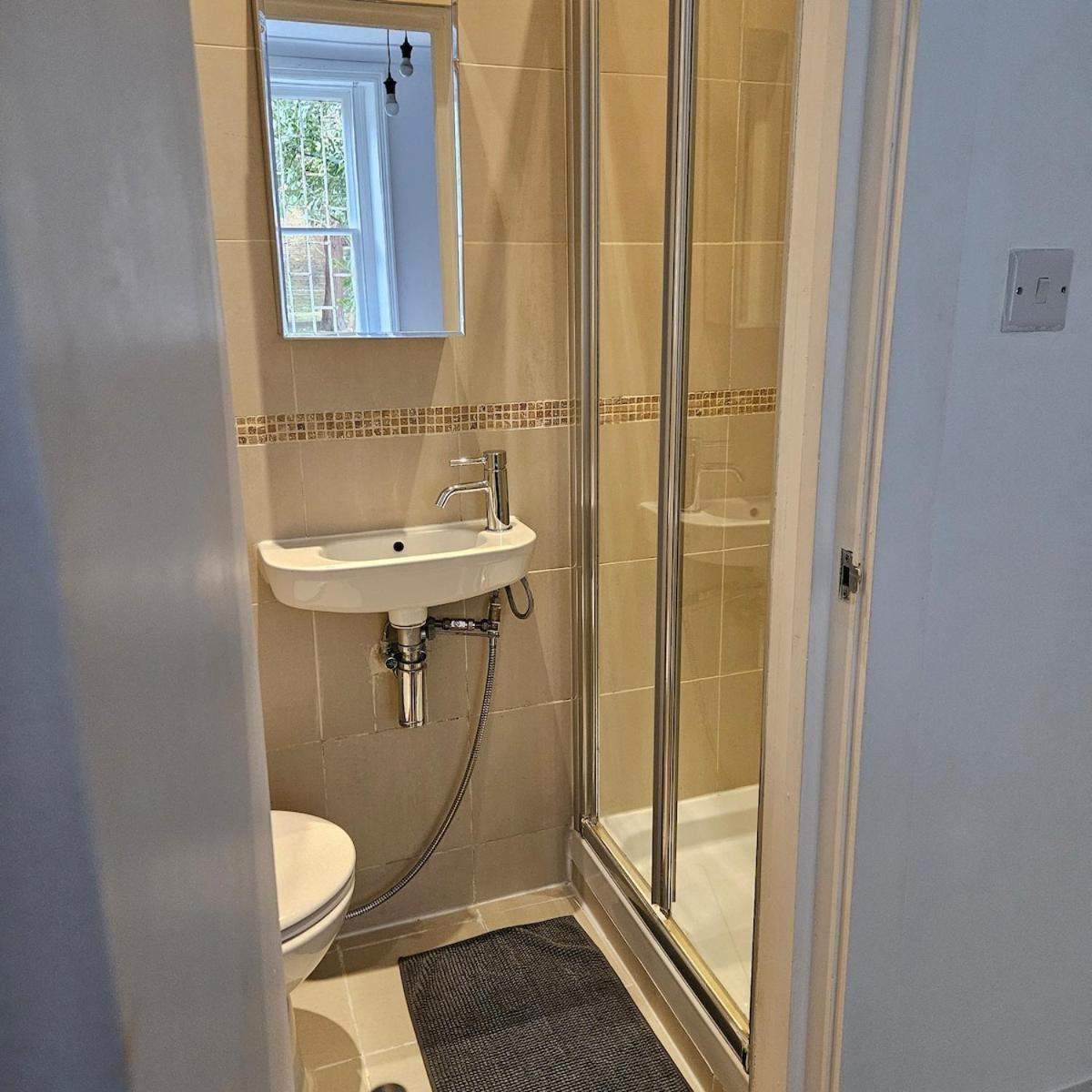 Spacious 3 Bedroom In Maida Vale * Londra