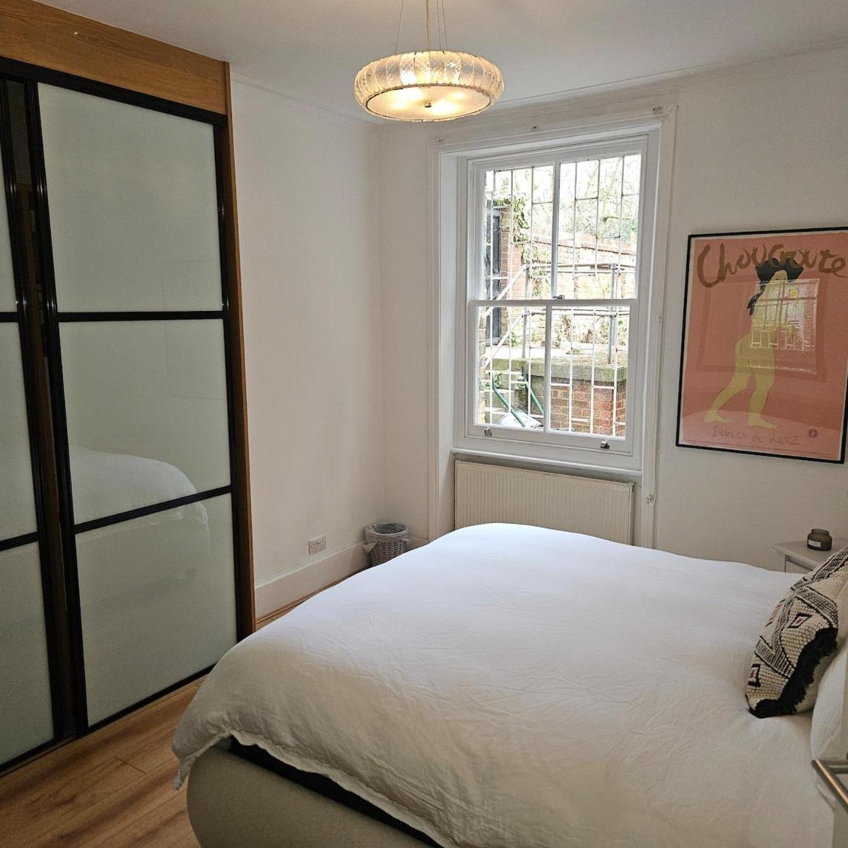 Spacious 3 Bedroom In Maida Vale Londra